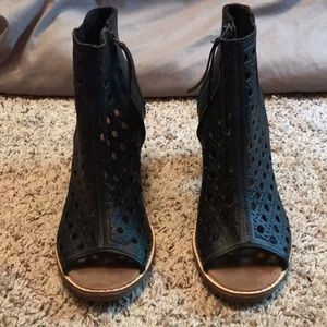 Toms open toe block heel.